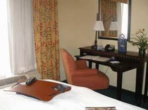 Hotel Hampton By Hilton Garden Long Island