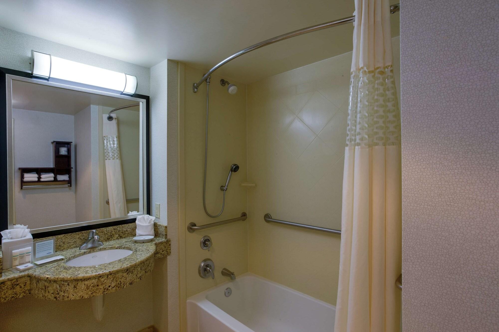 Hotel Hampton By Hilton Garden Long Island