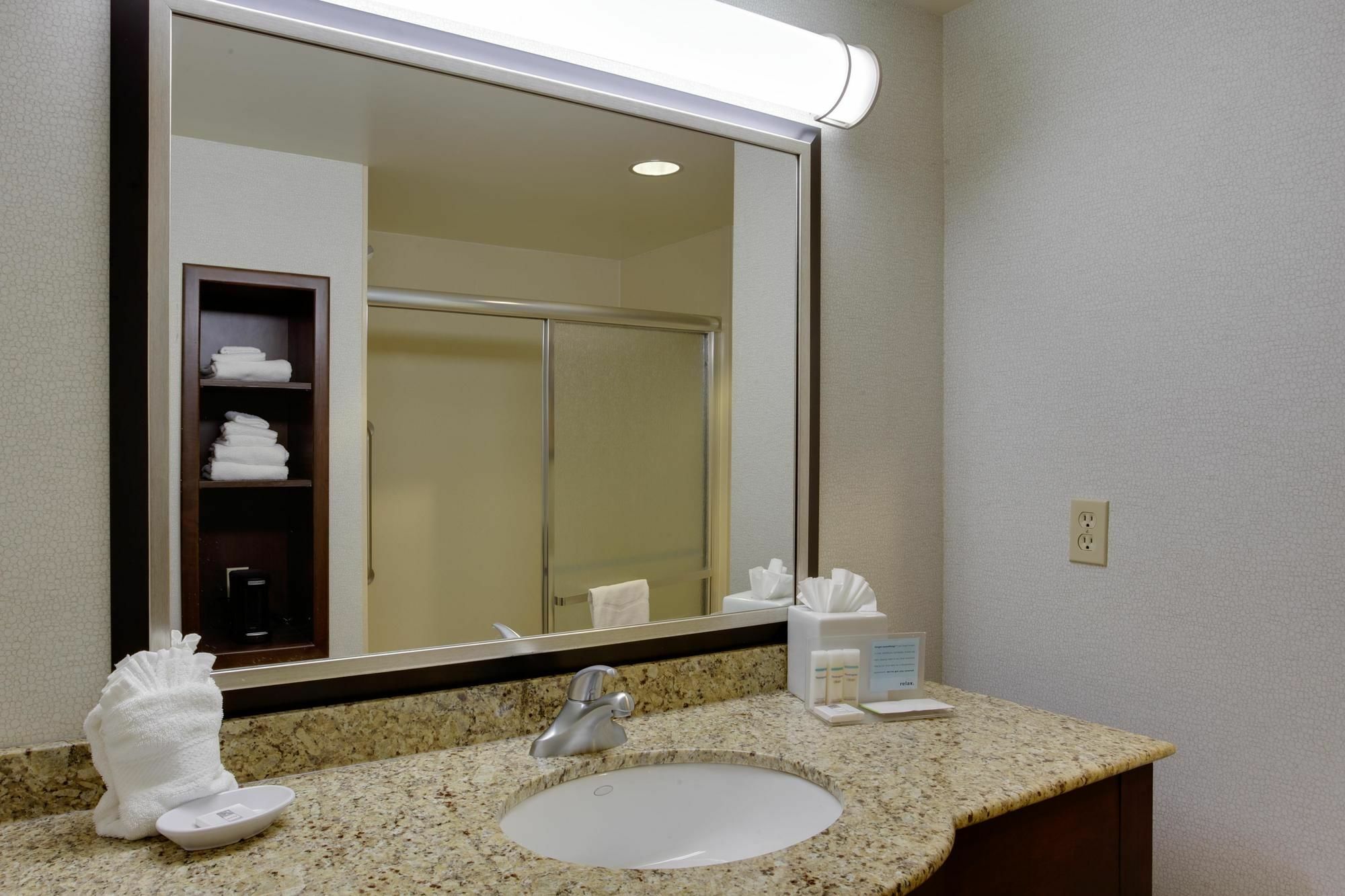Hampton By Hilton Garden Long Island 3*